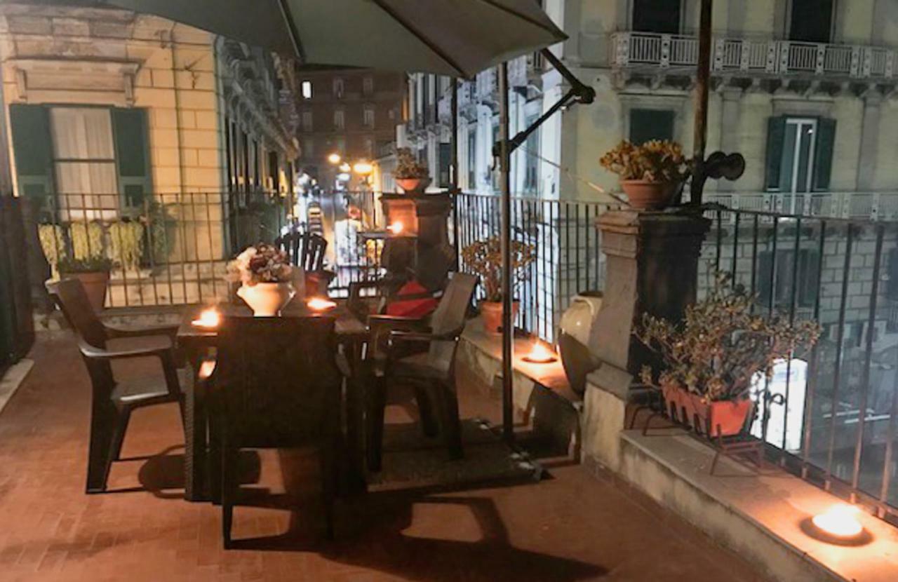 Casa Beatrice, Appartamento Nel Centro Di Napoli Nápoly Kültér fotó